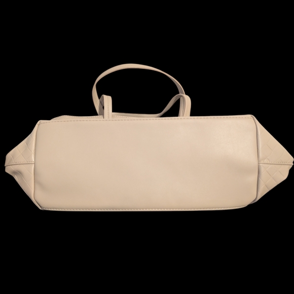 Live In Style Faux Leather Tote - Picture 2 of 3